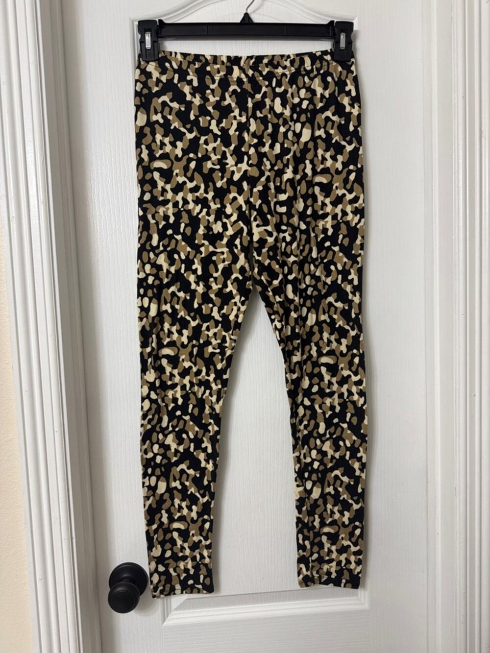 Emme jordan camo cheetah print black tan leggings size L